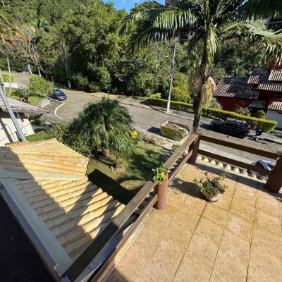 Casa em Condomínio com 361m², 5 quartos, 3 suítes, 4 garagens, no bairro Itacorubi em Florianópolis