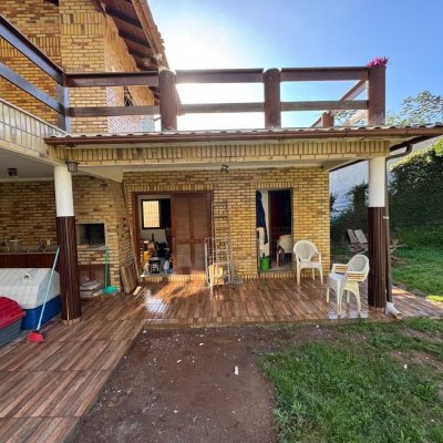 Casa em Condomínio com 361m², 5 quartos, 3 suítes, 4 garagens, no bairro Itacorubi em Florianópolis