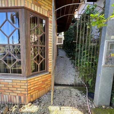 Casa em Condomínio com 361m², 5 quartos, 3 suítes, 4 garagens, no bairro Itacorubi em Florianópolis