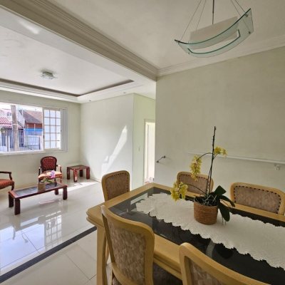 Casa Residencial com 249m², 4 quartos, 1 suíte, 4 garagens, no bairro Itaguaçu em Florianópolis