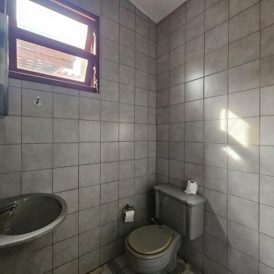 Casa Residencial com 249m², 4 quartos, 1 suíte, 4 garagens, no bairro Itaguaçu em Florianópolis