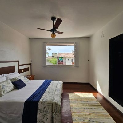 Casa Residencial com 249m², 4 quartos, 1 suíte, 4 garagens, no bairro Itaguaçu em Florianópolis