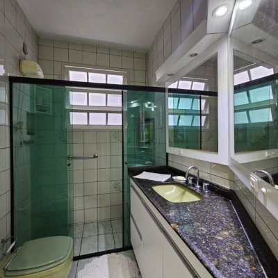 Casa Residencial com 249m², 4 quartos, 1 suíte, 4 garagens, no bairro Itaguaçu em Florianópolis