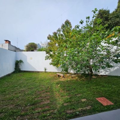 Casa Residencial com 249m², 4 quartos, 1 suíte, 4 garagens, no bairro Itaguaçu em Florianópolis
