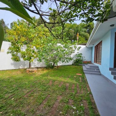 Casa Residencial com 249m², 4 quartos, 1 suíte, 4 garagens, no bairro Itaguaçu em Florianópolis