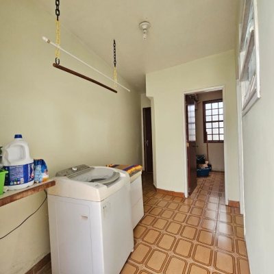 Casa Residencial com 249m², 4 quartos, 1 suíte, 4 garagens, no bairro Itaguaçu em Florianópolis