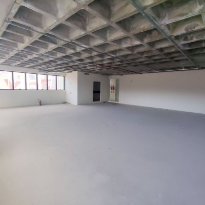 Sala com 156m², 3 garagens, no bairro João Paulo em Florianópolis
