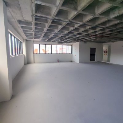 Sala com 156m², 3 garagens, no bairro João Paulo em Florianópolis
