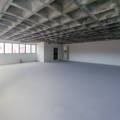Sala com 156m², 3 garagens, no bairro João Paulo em Florianópolis