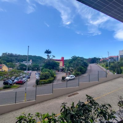 Sala com 156m², 3 garagens, no bairro João Paulo em Florianópolis