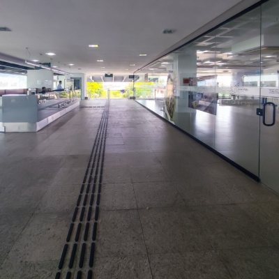 Sala com 156m², 3 garagens, no bairro João Paulo em Florianópolis