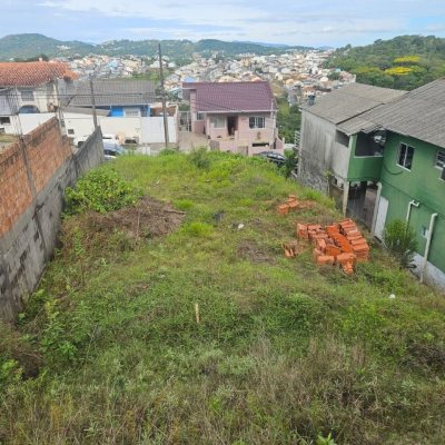 Terrenos Residenciais com 225m², no bairro Forquilhas em São José