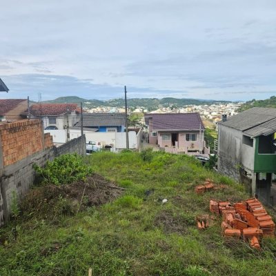 Terrenos Residenciais com 225m², no bairro Forquilhas em São José