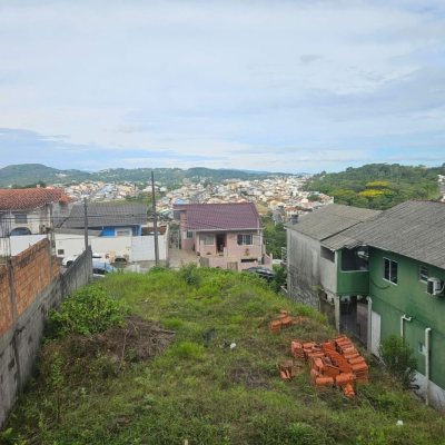 Terrenos Residenciais com 225m², no bairro Forquilhas em São José