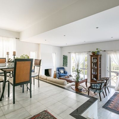 Casa em Condomínio com 300m², 5 quartos, 2 suítes, 4 garagens, no bairro Lagoa da Conceição em Florianópolis