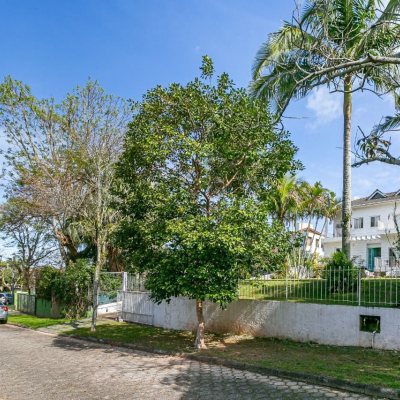Casa em Condomínio com 300m², 5 quartos, 2 suítes, 4 garagens, no bairro Lagoa da Conceição em Florianópolis