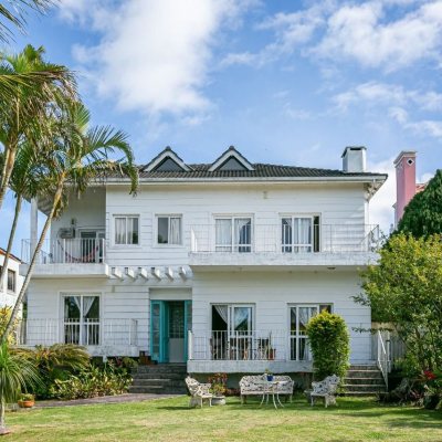 Casa em Condomínio com 300m², 5 quartos, 2 suítes, 4 garagens, no bairro Lagoa da Conceição em Florianópolis