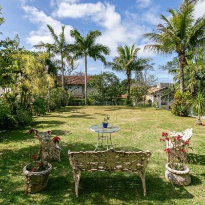 Casa em Condomínio com 300m², 5 quartos, 2 suítes, 4 garagens, no bairro Lagoa da Conceição em Florianópolis