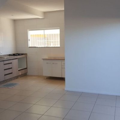 Casa Residencial com 102m², 2 quartos (sendo 2 suítes), 2 garagens, no bairro Campeche em Florianópolis