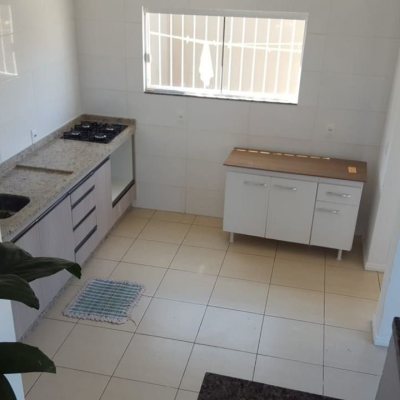 Casa Residencial com 102m², 2 quartos (sendo 2 suítes), 2 garagens, no bairro Campeche em Florianópolis