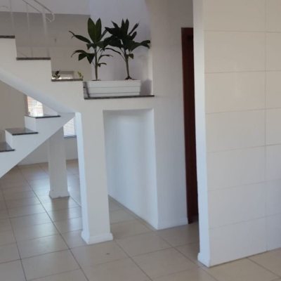 Casa Residencial com 102m², 2 quartos (sendo 2 suítes), 2 garagens, no bairro Campeche em Florianópolis