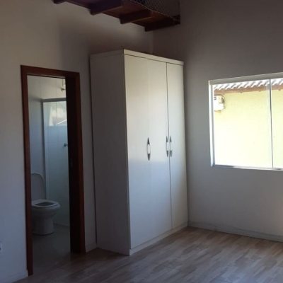 Casa Residencial com 102m², 2 quartos (sendo 2 suítes), 2 garagens, no bairro Campeche em Florianópolis