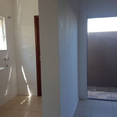 Casa Residencial com 102m², 2 quartos (sendo 2 suítes), 2 garagens, no bairro Campeche em Florianópolis