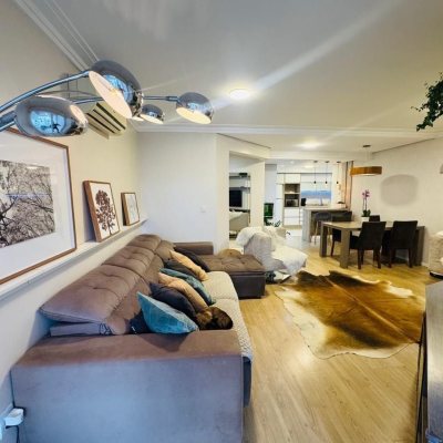 Apartamentos com 108m², 4 quartos, 1 suíte, 2 garagens, no bairro Centro em Florianópolis