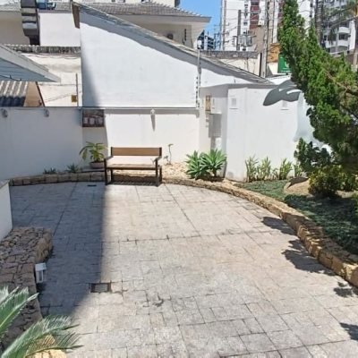 Apartamentos com 108m², 4 quartos, 1 suíte, 2 garagens, no bairro Centro em Florianópolis