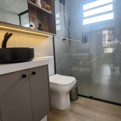 Casa Residencial com 10m², 2 quartos, 1 suíte, 2 garagens, no bairro Carianos em Florianópolis