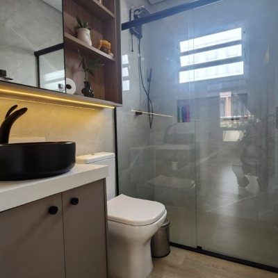 Casa Residencial com 10m², 2 quartos, 1 suíte, 2 garagens, no bairro Carianos em Florianópolis