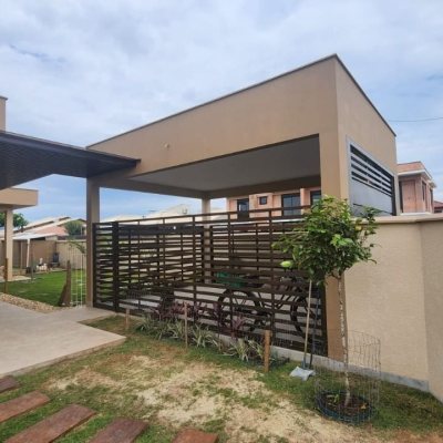 Casa Residencial com 10m², 2 quartos, 1 suíte, 2 garagens, no bairro Carianos em Florianópolis