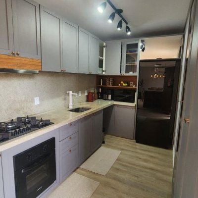 Casa Residencial com 10m², 2 quartos, 1 suíte, 2 garagens, no bairro Carianos em Florianópolis