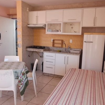 Apartamentos com 32m², 1 quarto, 1 garagem, no bairro Canasvieiras em Florianópolis