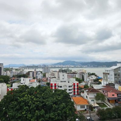 Apartamentos com 105m², 3 quartos, 1 suíte, 1 garagem, no bairro Coqueiros em Florianópolis