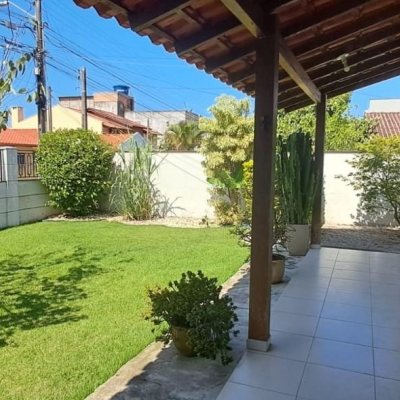 Casa Residencial com 123m², 3 quartos, 3 garagens, no bairro Ingleses do Rio Vermelho em Florianópolis