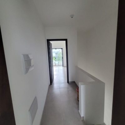 Sobrado Residencial com 92m², 2 quartos, 1 suíte, 2 garagens, no bairro São João Do Rio Vermelho em Florianópolis