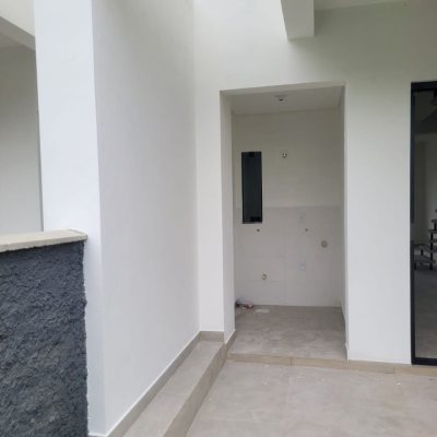Sobrado Residencial com 92m², 2 quartos, 1 suíte, 2 garagens, no bairro São João Do Rio Vermelho em Florianópolis