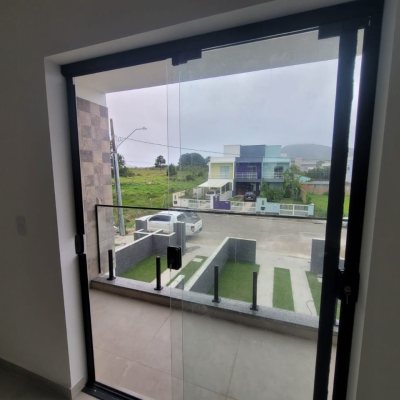 Sobrado Residencial com 92m², 2 quartos, 1 suíte, 2 garagens, no bairro São João Do Rio Vermelho em Florianópolis
