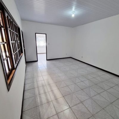 Casa Residencial com 85m², 2 quartos, 2 garagens, no bairro Canto em Florianópolis