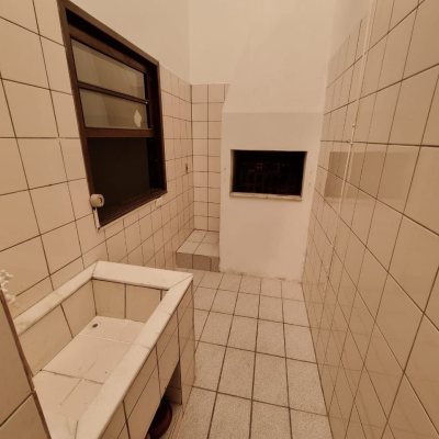 Casa Residencial com 85m², 2 quartos, 2 garagens, no bairro Canto em Florianópolis