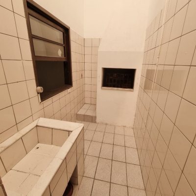 Casa Residencial com 85m², 2 quartos, 2 garagens, no bairro Canto em Florianópolis