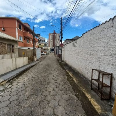 Casa Residencial com 85m², 2 quartos, 2 garagens, no bairro Canto em Florianópolis