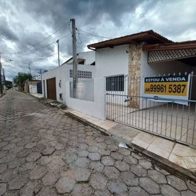 Casa Residencial com 85m², 2 quartos, 2 garagens, no bairro Canto em Florianópolis