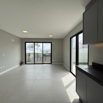 Studio Residencial com 75m², 1 quarto, 1 suíte, 1 garagem, no bairro Coqueiros em Florianópolis