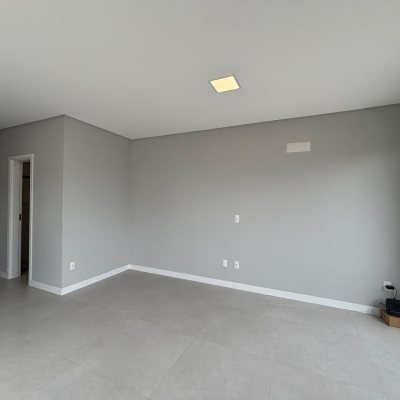 Studio Residencial com 75m², 1 quarto, 1 suíte, 1 garagem, no bairro Coqueiros em Florianópolis