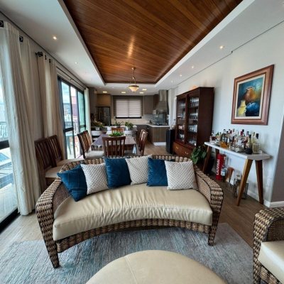 Cobertura com 418m², 3 quartos, 3 suítes, 4 garagens, no bairro Centro em Florianópolis