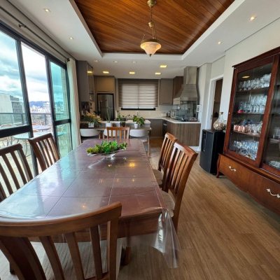 Cobertura com 418m², 3 quartos, 3 suítes, 4 garagens, no bairro Centro em Florianópolis