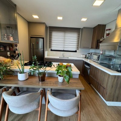 Cobertura com 418m², 3 quartos, 3 suítes, 4 garagens, no bairro Centro em Florianópolis