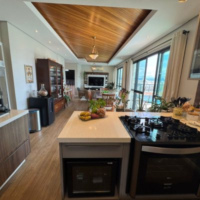 Cobertura com 418m², 3 quartos, 3 suítes, 4 garagens, no bairro Centro em Florianópolis